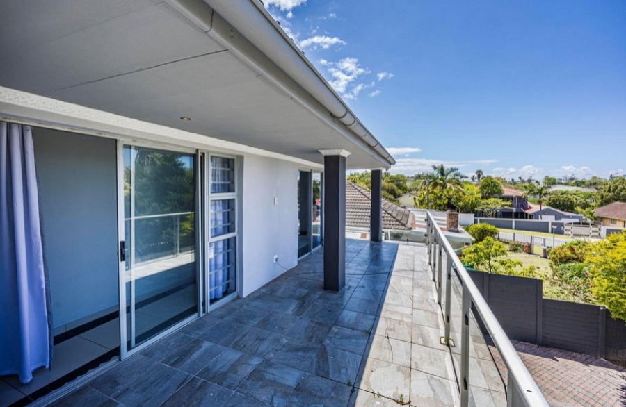 4 Bedroom Property for Sale in Sunnyridge Eastern Cape